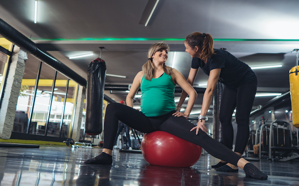 How to Choose the Right Trainer During Pregnancy and Postpartum