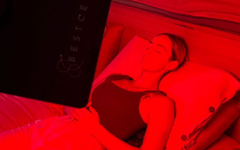 This new red light therapy lamp brings the benefits without the bulk